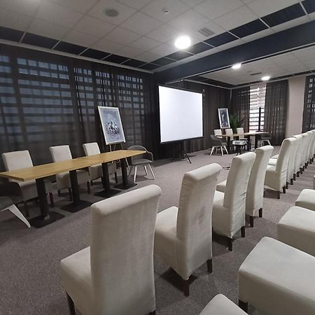 Garnet Hotel & Event Centar Ruma Extérieur photo