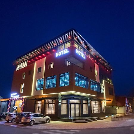 Garnet Hotel & Event Centar Ruma Extérieur photo