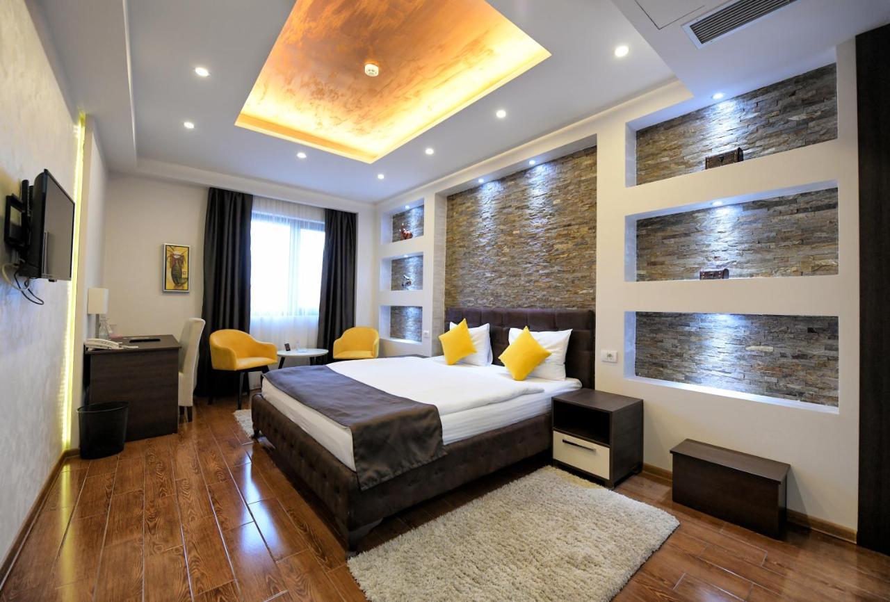 Garnet Hotel & Event Centar Ruma Extérieur photo