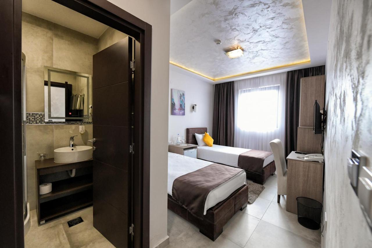 Garnet Hotel & Event Centar Ruma Extérieur photo
