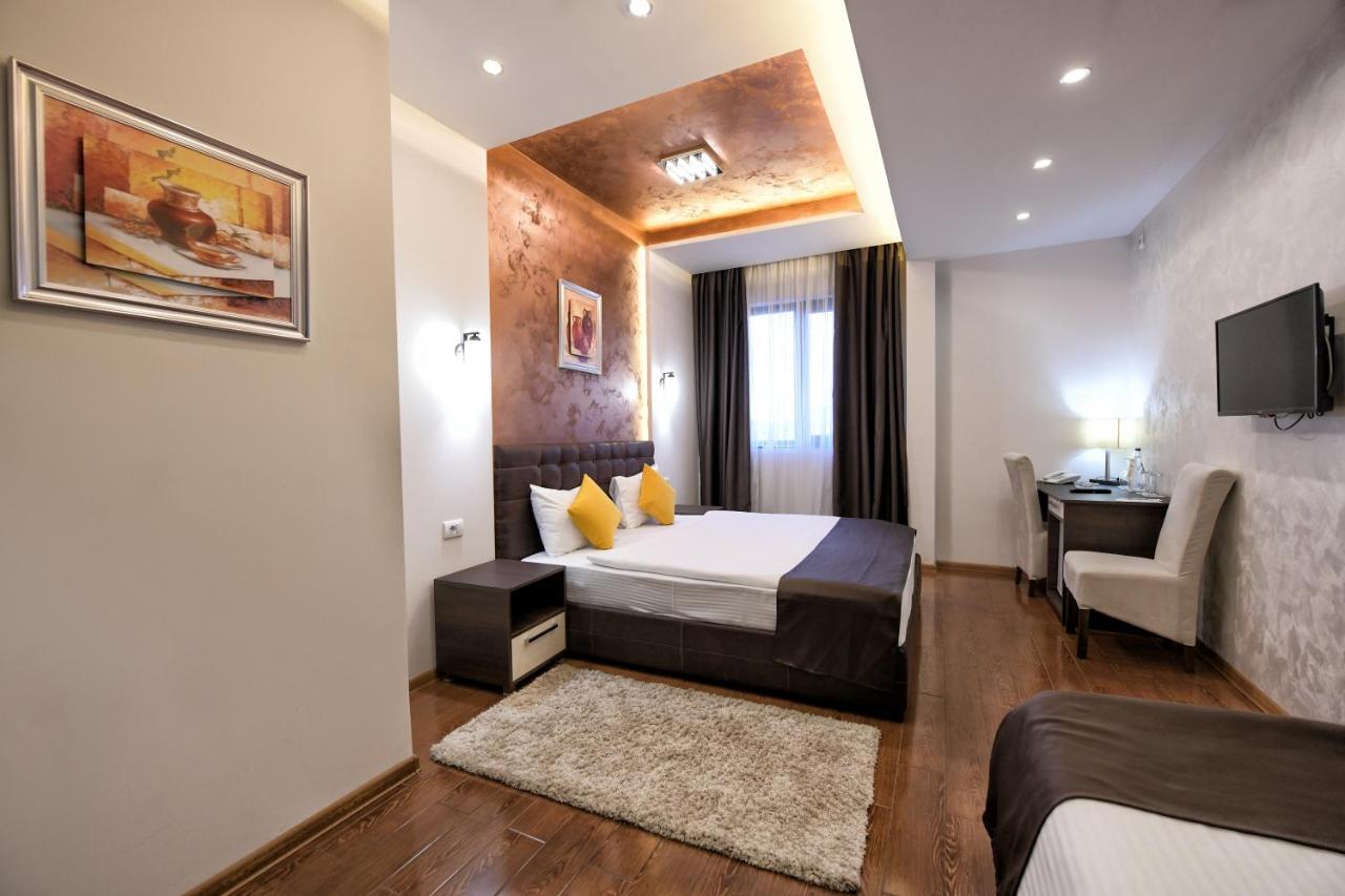 Garnet Hotel & Event Centar Ruma Extérieur photo