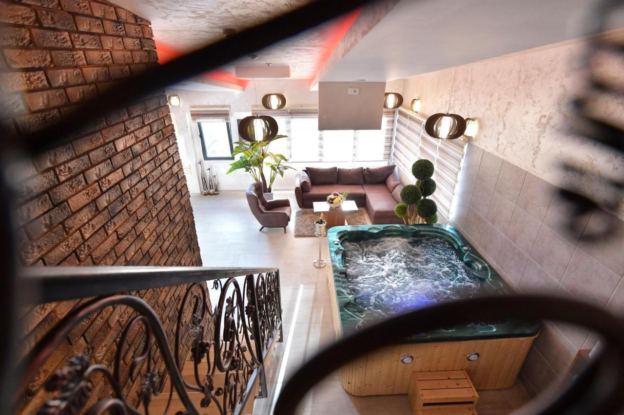 Garnet Hotel & Event Centar Ruma Extérieur photo