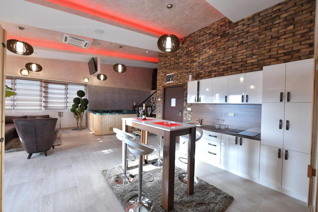 Garnet Hotel & Event Centar Ruma Extérieur photo