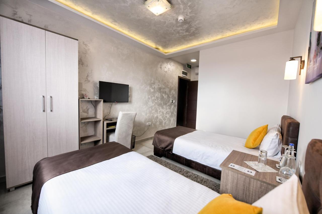 Garnet Hotel & Event Centar Ruma Extérieur photo