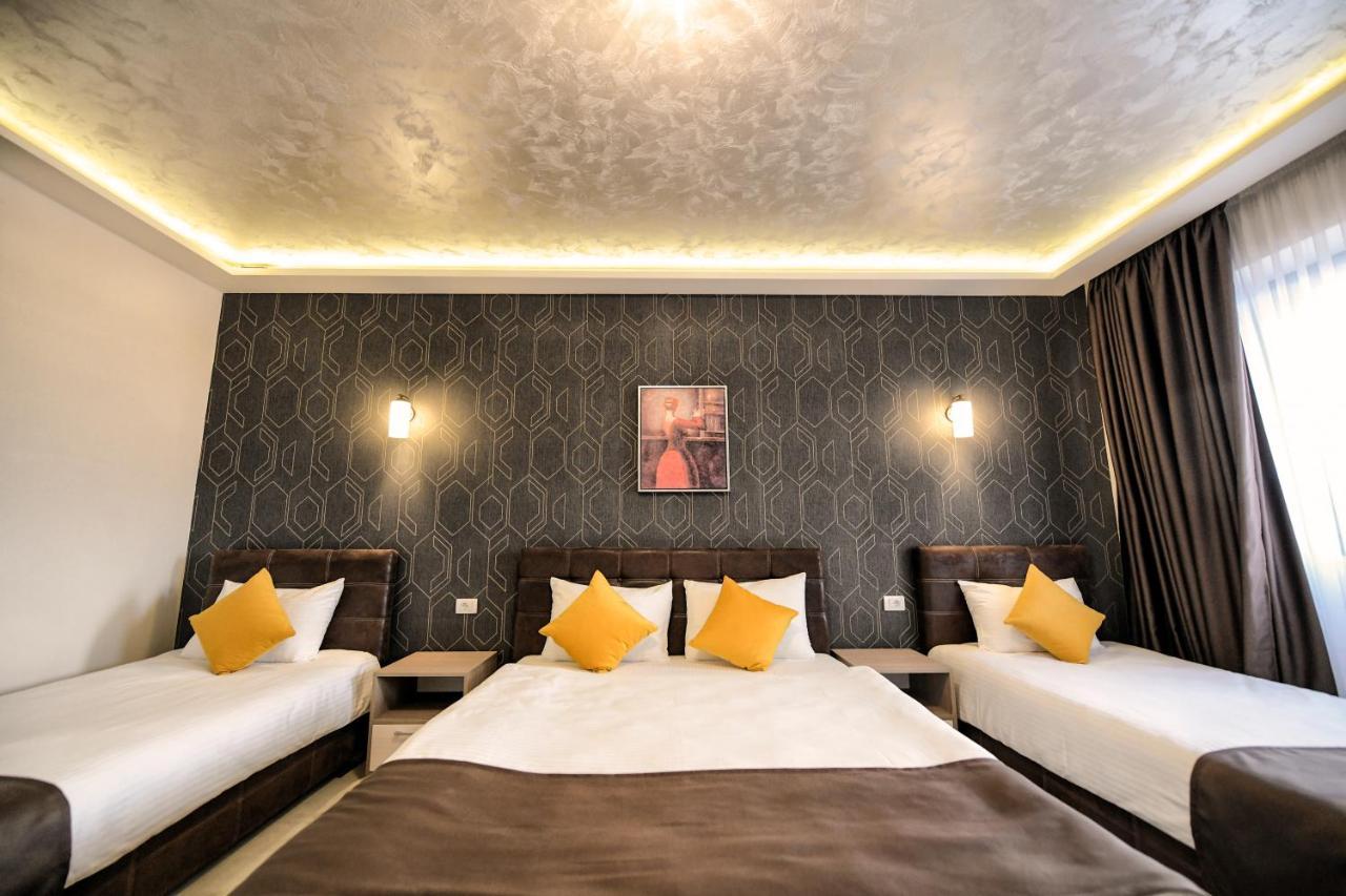 Garnet Hotel & Event Centar Ruma Extérieur photo