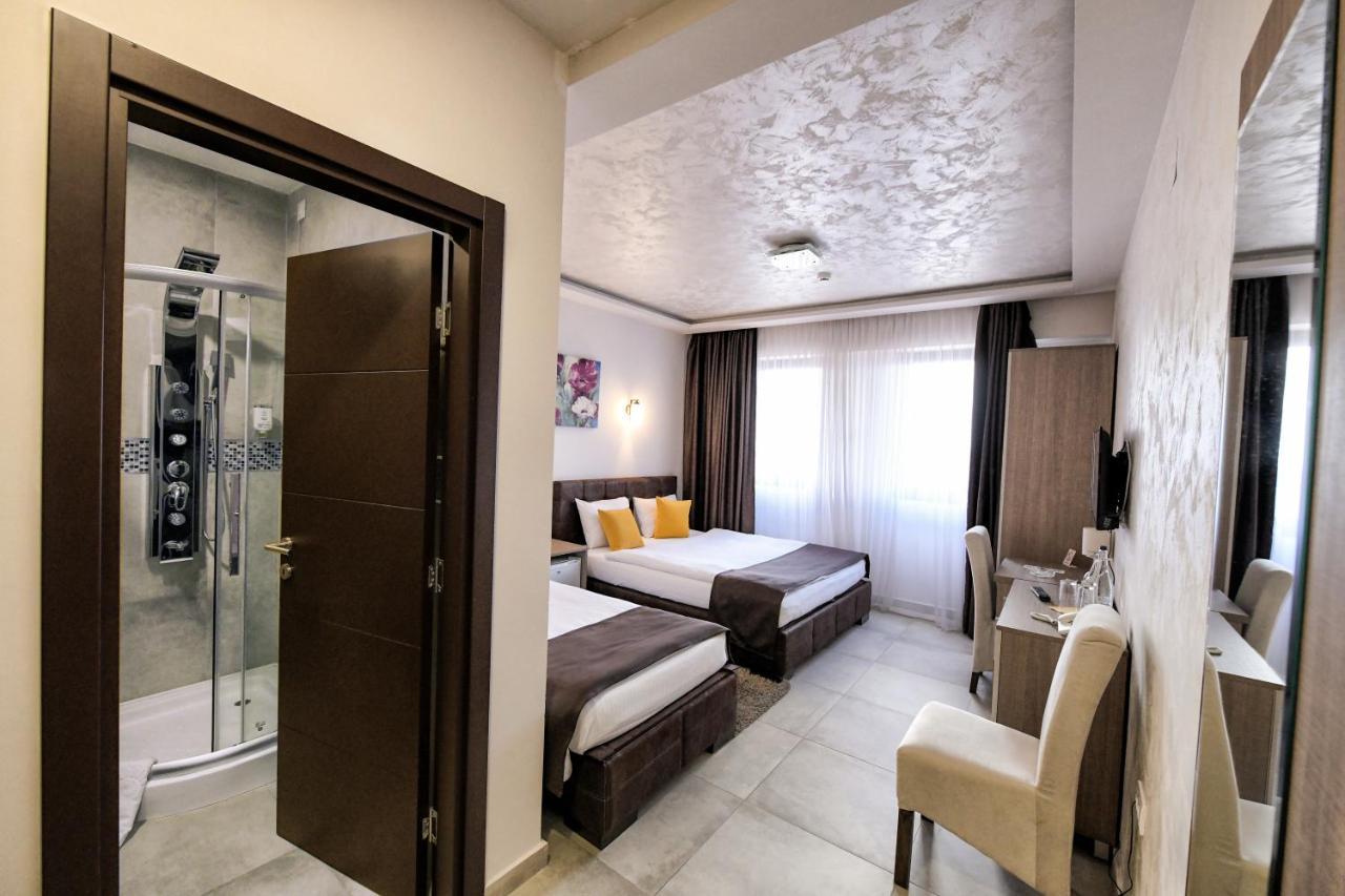 Garnet Hotel & Event Centar Ruma Extérieur photo