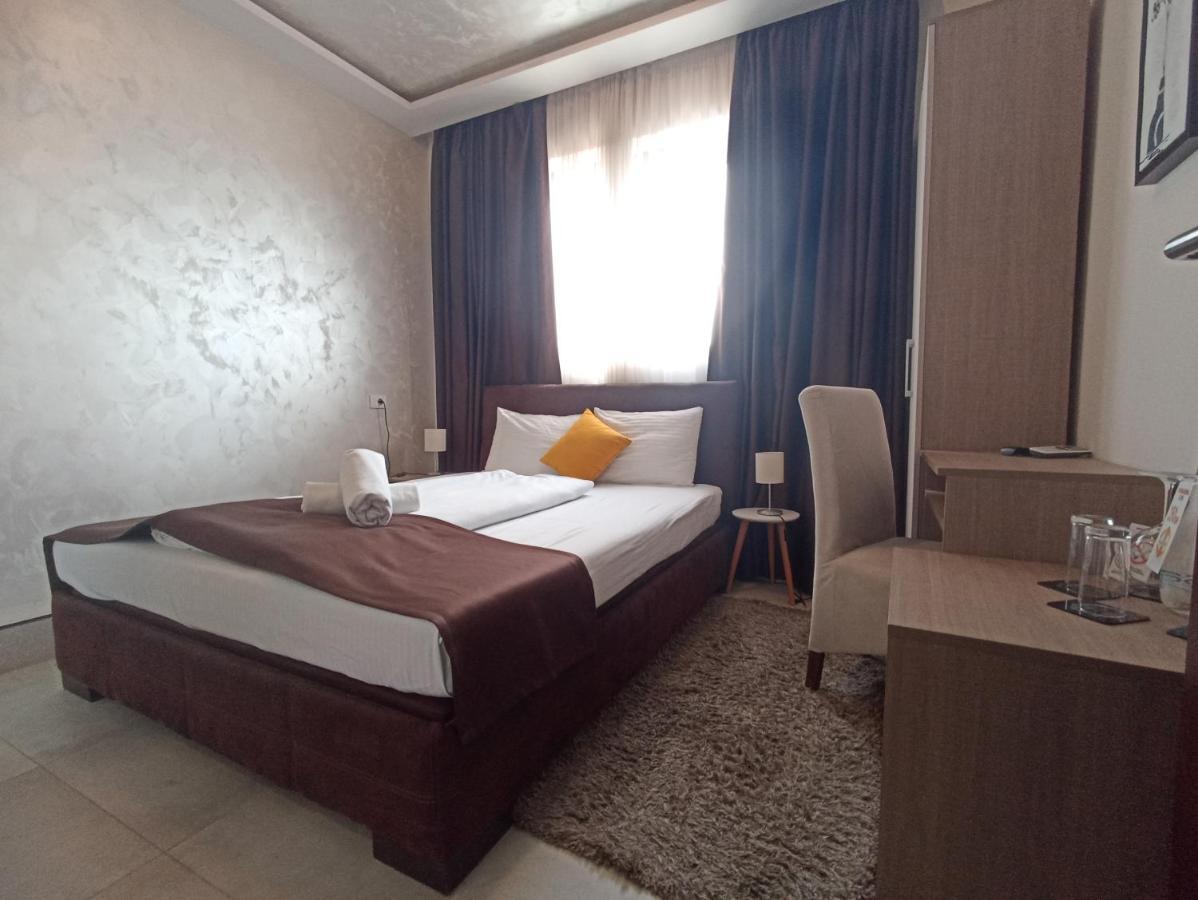 Garnet Hotel & Event Centar Ruma Extérieur photo
