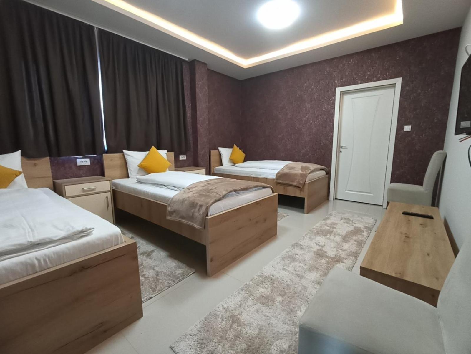 Garnet Hotel & Event Centar Ruma Extérieur photo