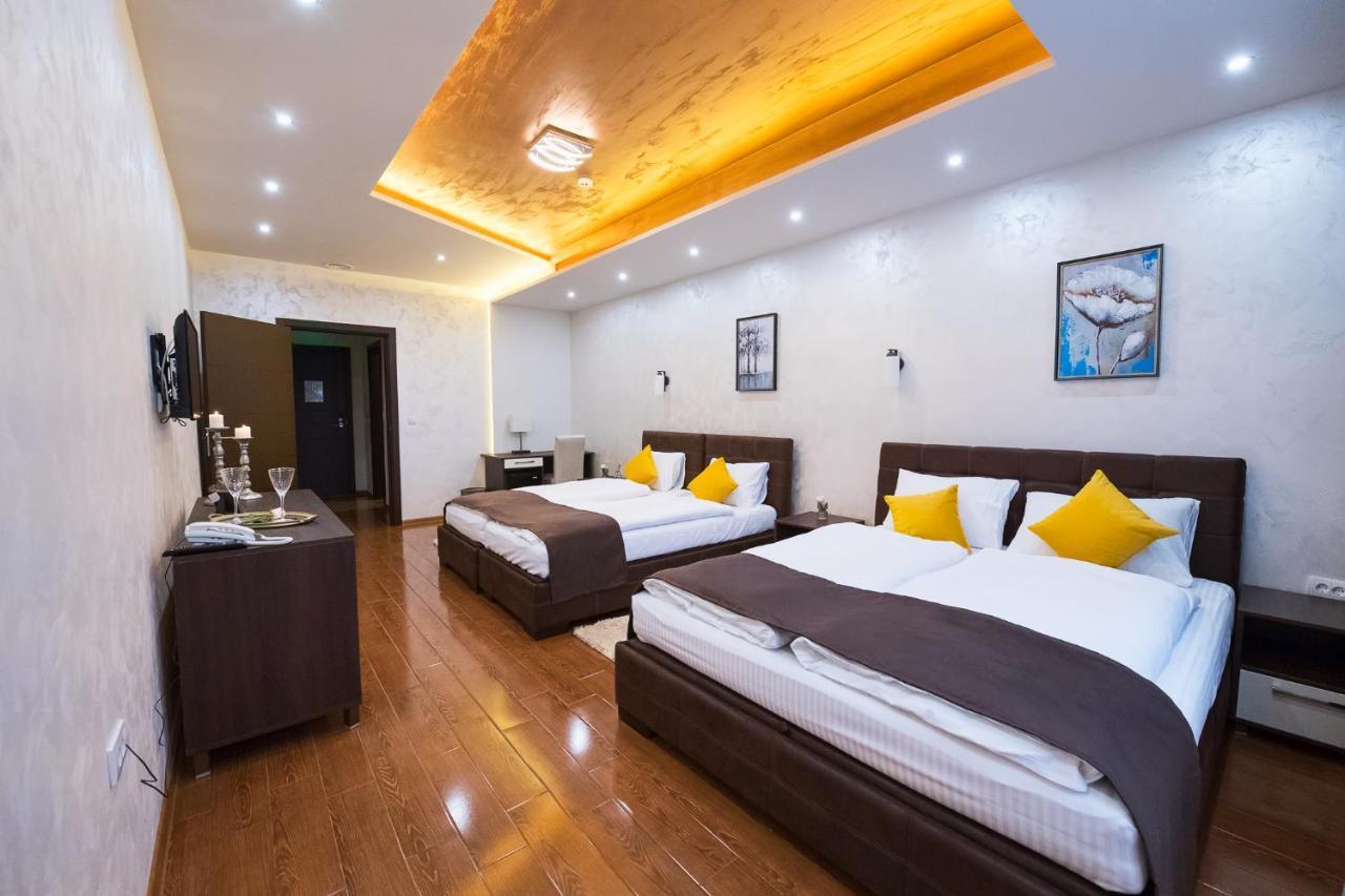 Garnet Hotel & Event Centar Ruma Extérieur photo