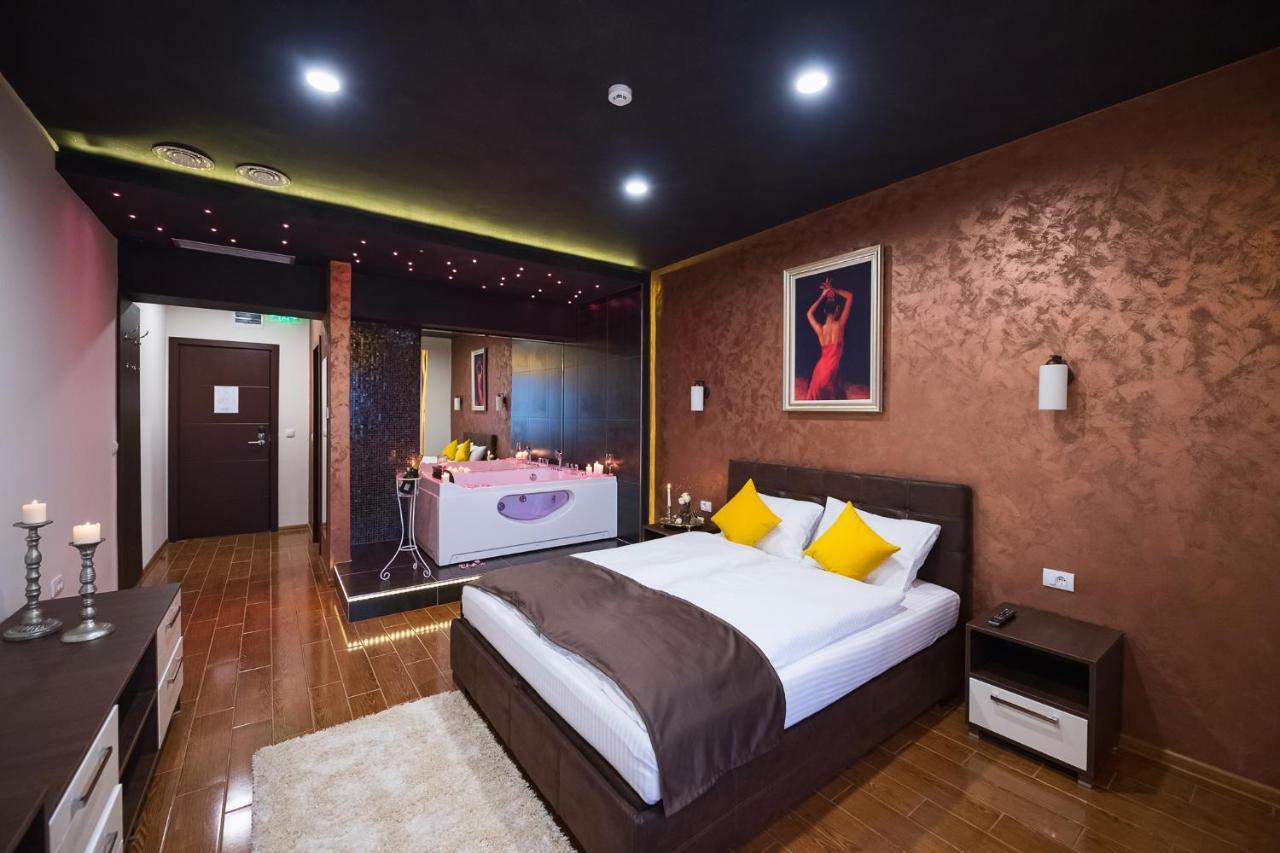 Garnet Hotel & Event Centar Ruma Extérieur photo