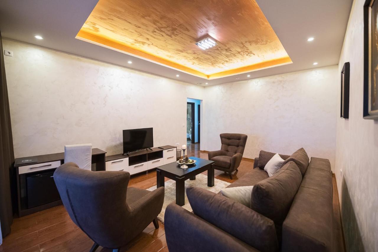 Garnet Hotel & Event Centar Ruma Extérieur photo