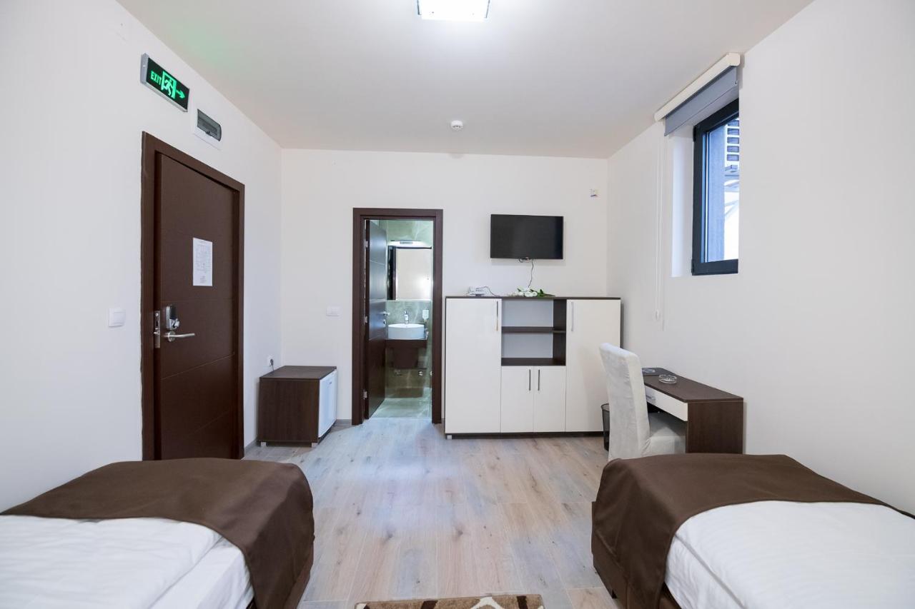 Garnet Hotel & Event Centar Ruma Extérieur photo