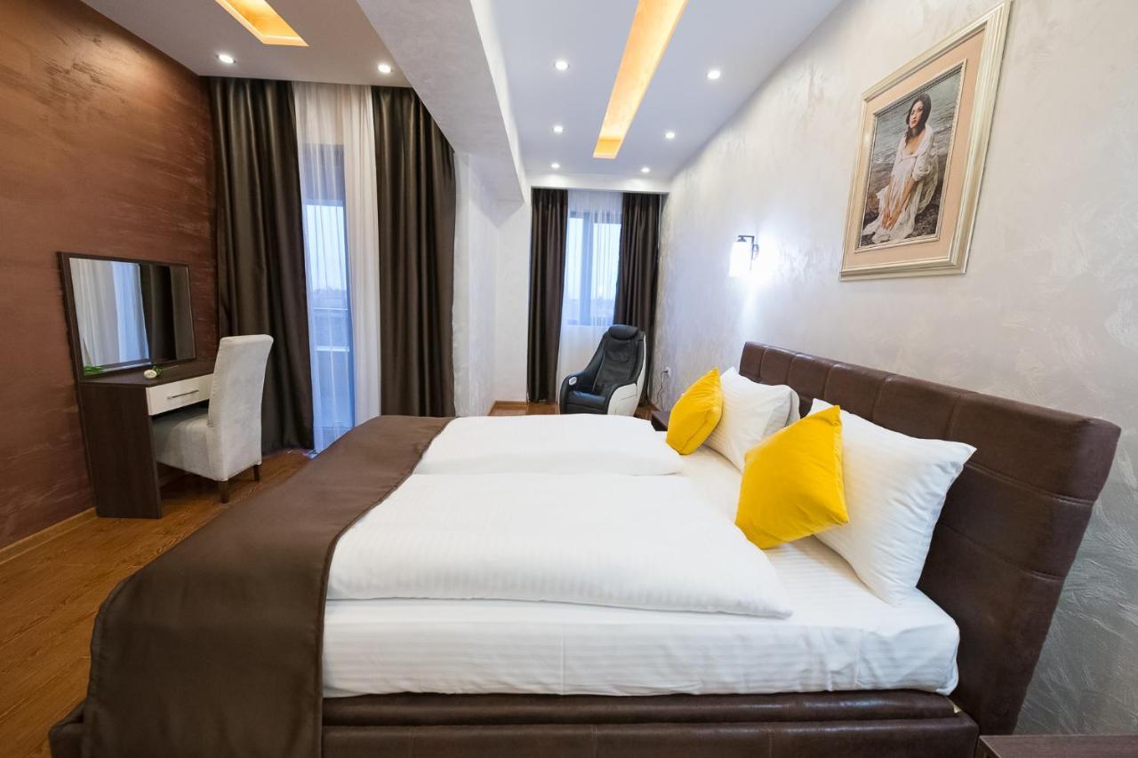 Garnet Hotel & Event Centar Ruma Extérieur photo