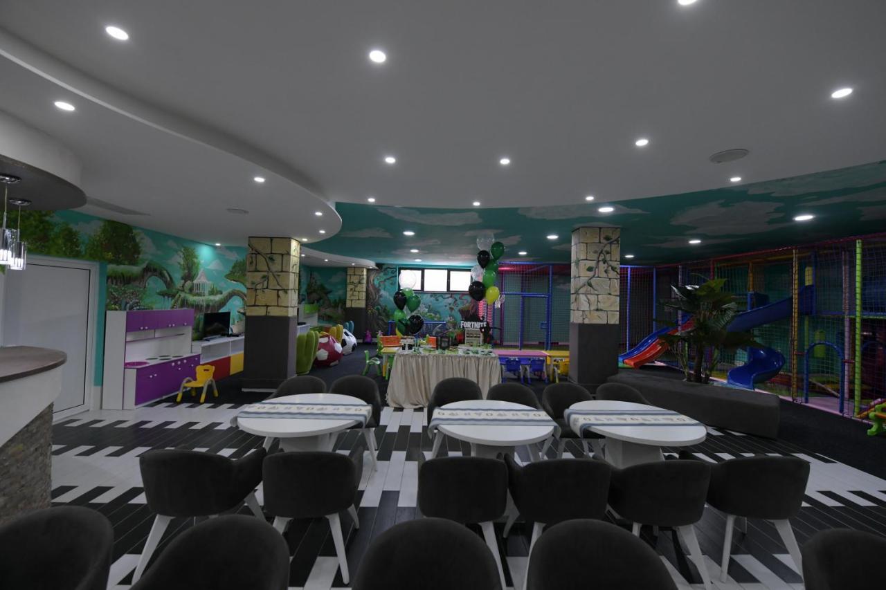Garnet Hotel & Event Centar Ruma Extérieur photo