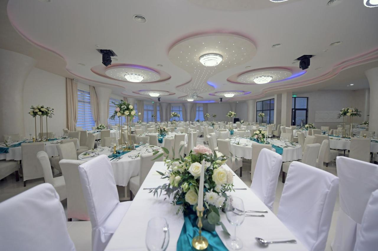 Garnet Hotel & Event Centar Ruma Extérieur photo